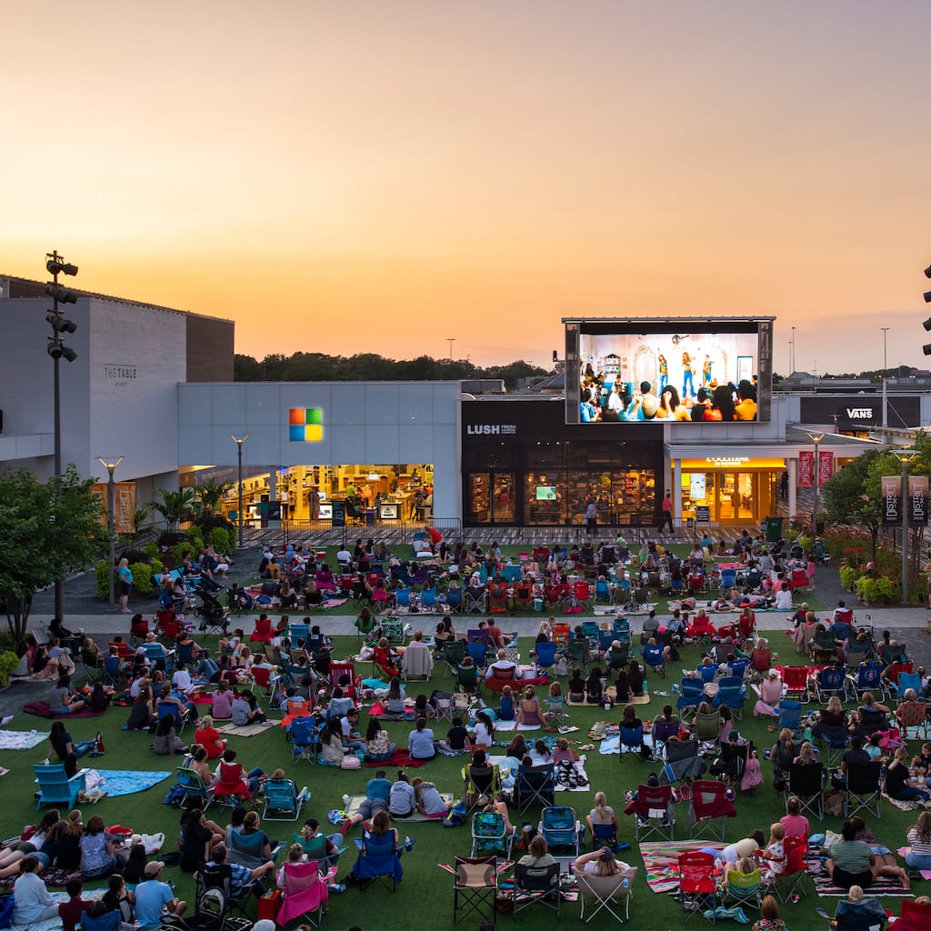 Click here for http://oakbrookcenter.com/en